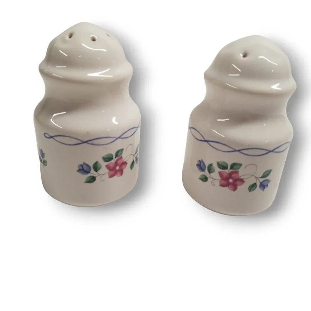 Pfaltzgraff Bonnie Brae Stoneware Salt Pepper Shakers Blue Pink Flowers USA S&P